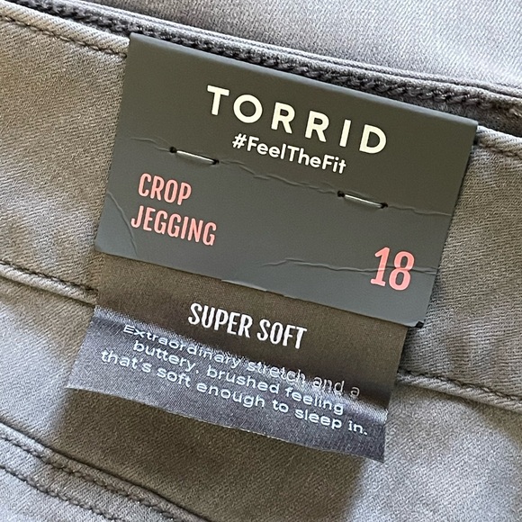 Torrid Crop Jegging Super Soft Gray Denim Jeans Sz 18 High Rise Distressed NWT - Picture 12 of 14